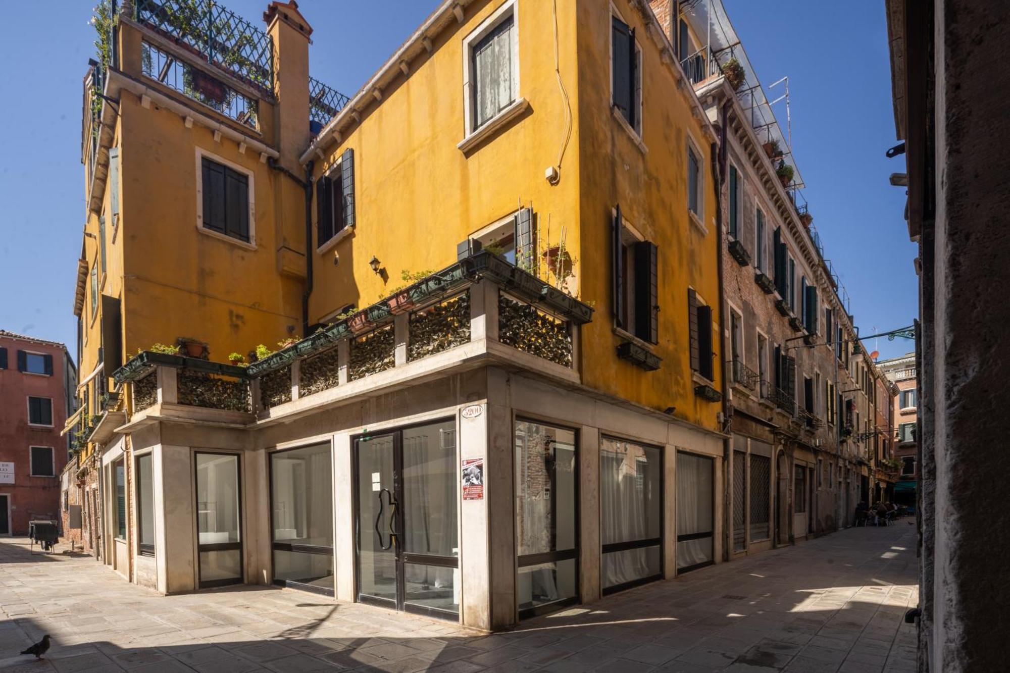 Castello Apartment With Garden R&R Venedig Eksteriør billede
