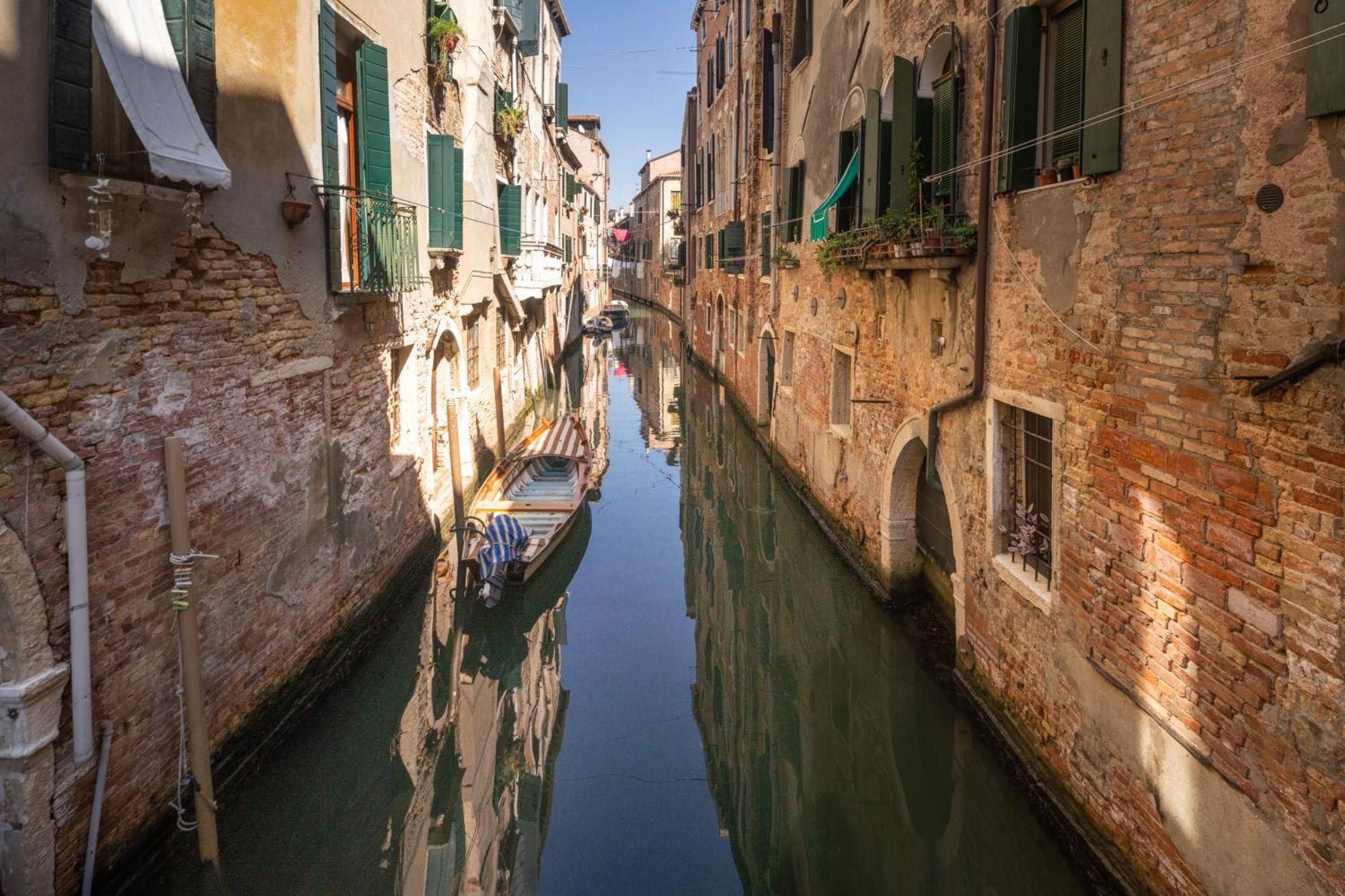 Castello Apartment With Garden R&R Venedig Eksteriør billede